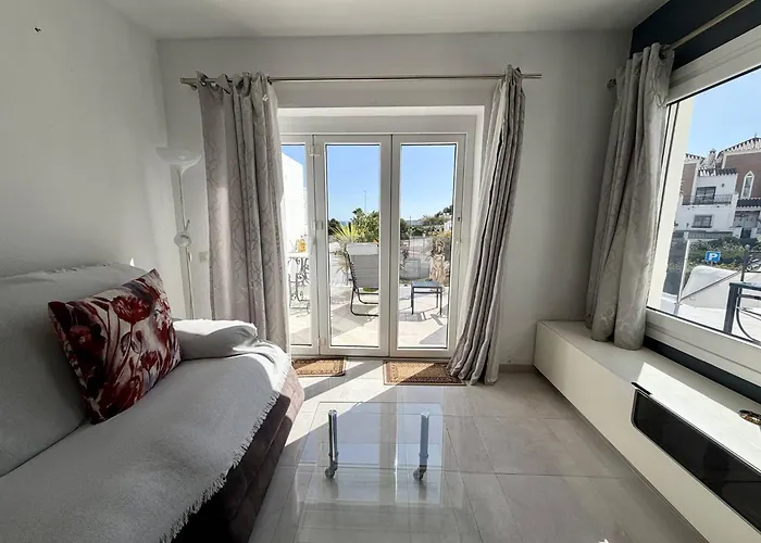 Apartment Tropicana 6c - With Sea Views, Large Terrace And Bbq *