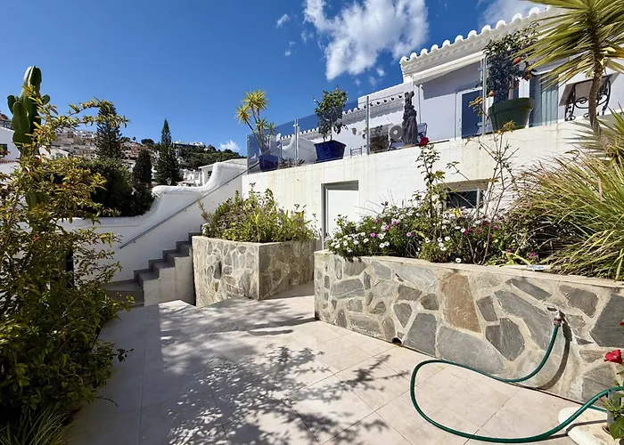 Apartment Tropicana 6c - With Sea Views, Large Terrace And Bbq Nerja