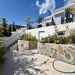 Апартаменты Tropicana 6c - With Sea Views, Large Terrace And Bbq Нерха