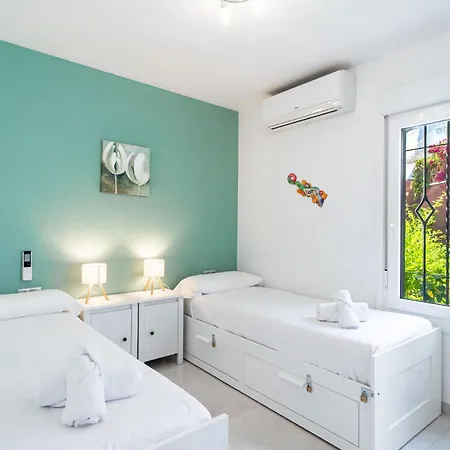 公寓 Tropicana 6c - With Sea Views, Large Terrace And Bbq 内尔哈
