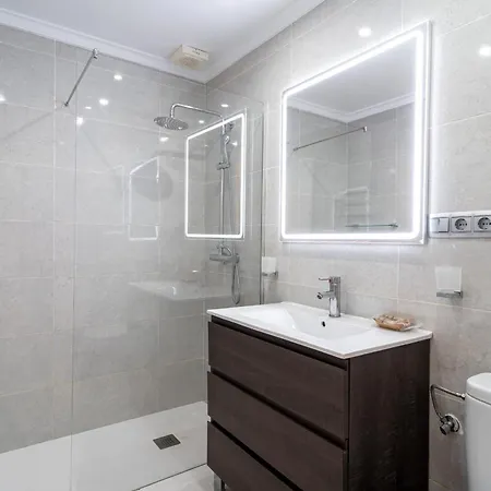 Tropicana 6c - With Sea Views, Large Terrace And Bbq