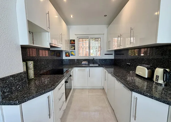 Tropicana 6c - With Sea Views, Large Terrace And Bbq Nerja